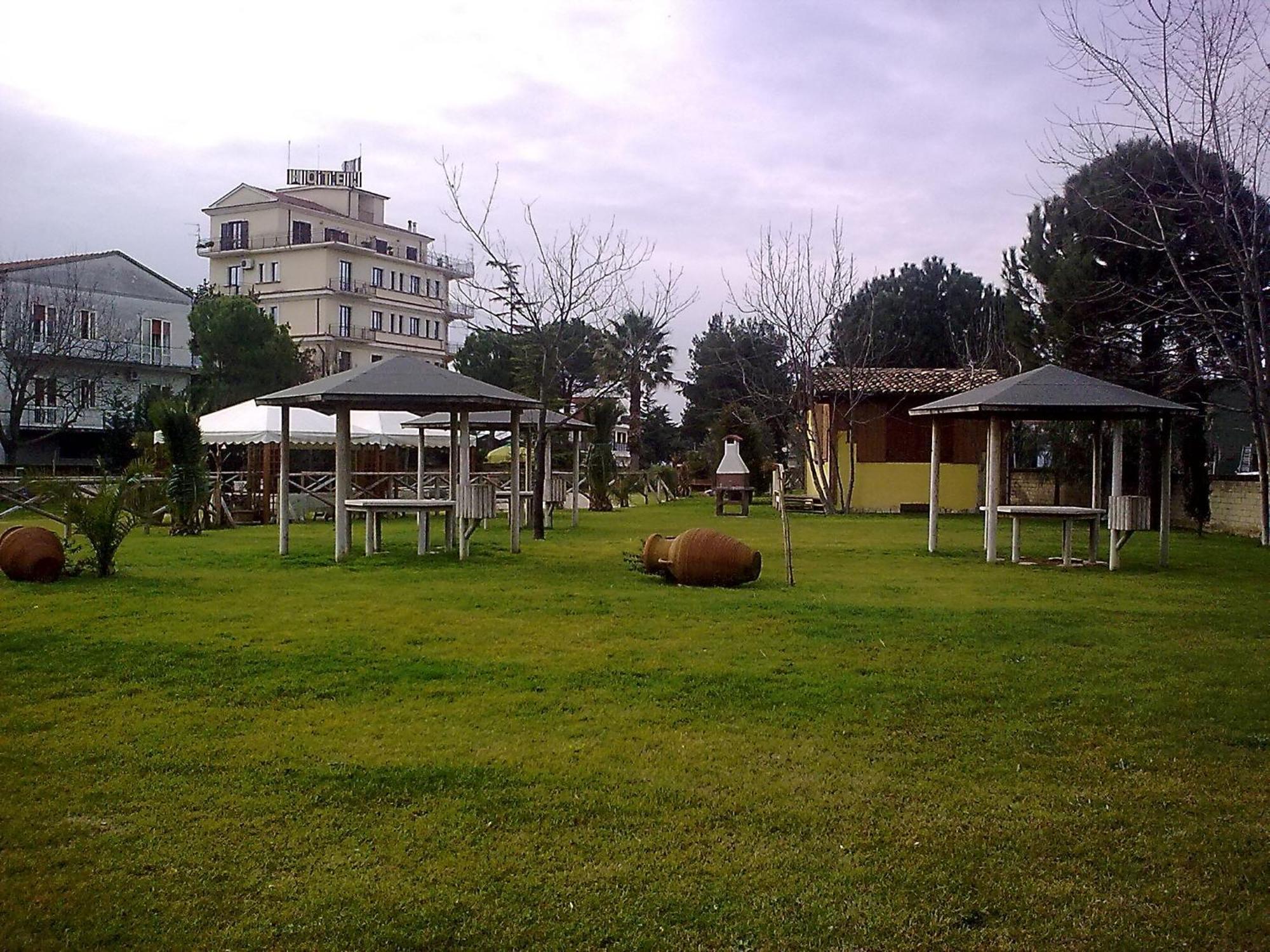 Hotel La Rotonda Cepagatti Exteriér fotografie