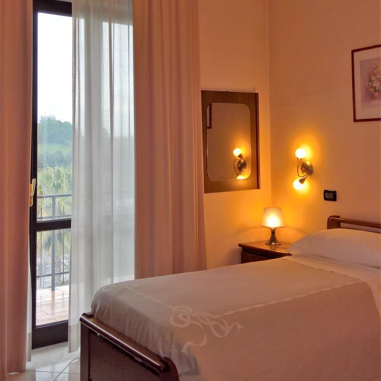 Hotel La Rotonda Cepagatti Exteriér fotografie